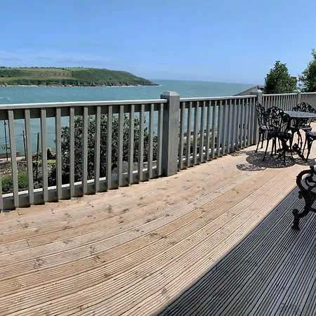 Periwinkle Cottage, With The Amazing Sea View Holiday home