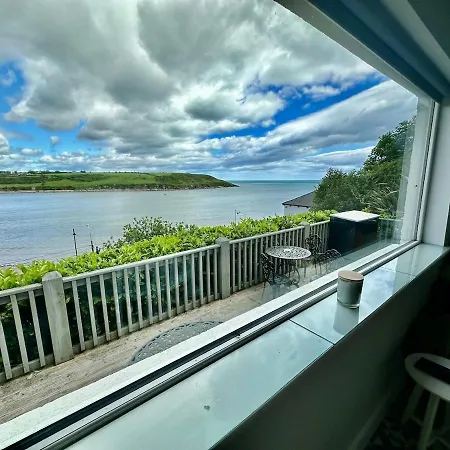 Periwinkle Cottage, With The Amazing Sea View Holiday home